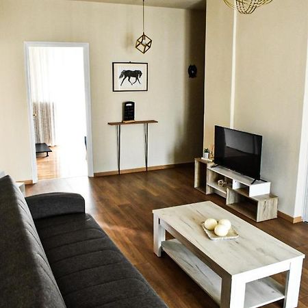 Nikis Apartment Larissa Extérieur photo